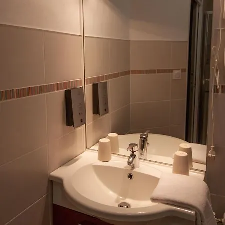 Lhotel 3*