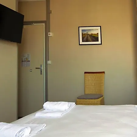 Lhotel Hotel