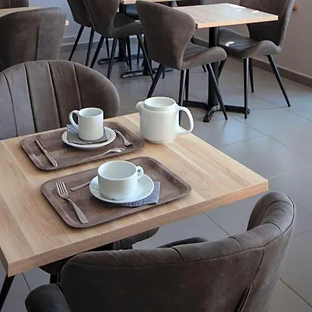 Lhotel Hotel Thouars
