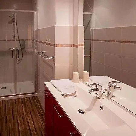 Lhotel Hotel